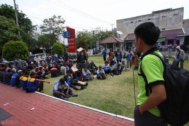 美國奧克蘭碼頭罷工？假的！英國海關(guān)還要嚴(yán)查英代信息