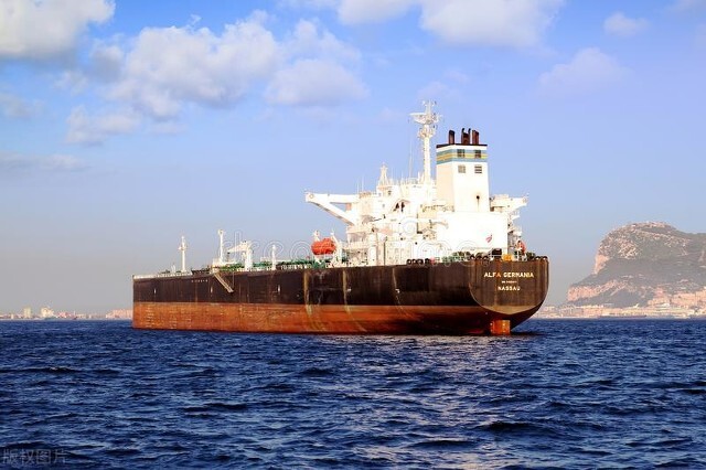 俄烏局勢(shì)惡化，油輪“搶油”運(yùn)價(jià)一天暴漲超五倍